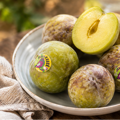 Family Tree Farms plumcot hybrid fruit in a 454g pack, combining the sweetness of plums with the flavour of apricots.