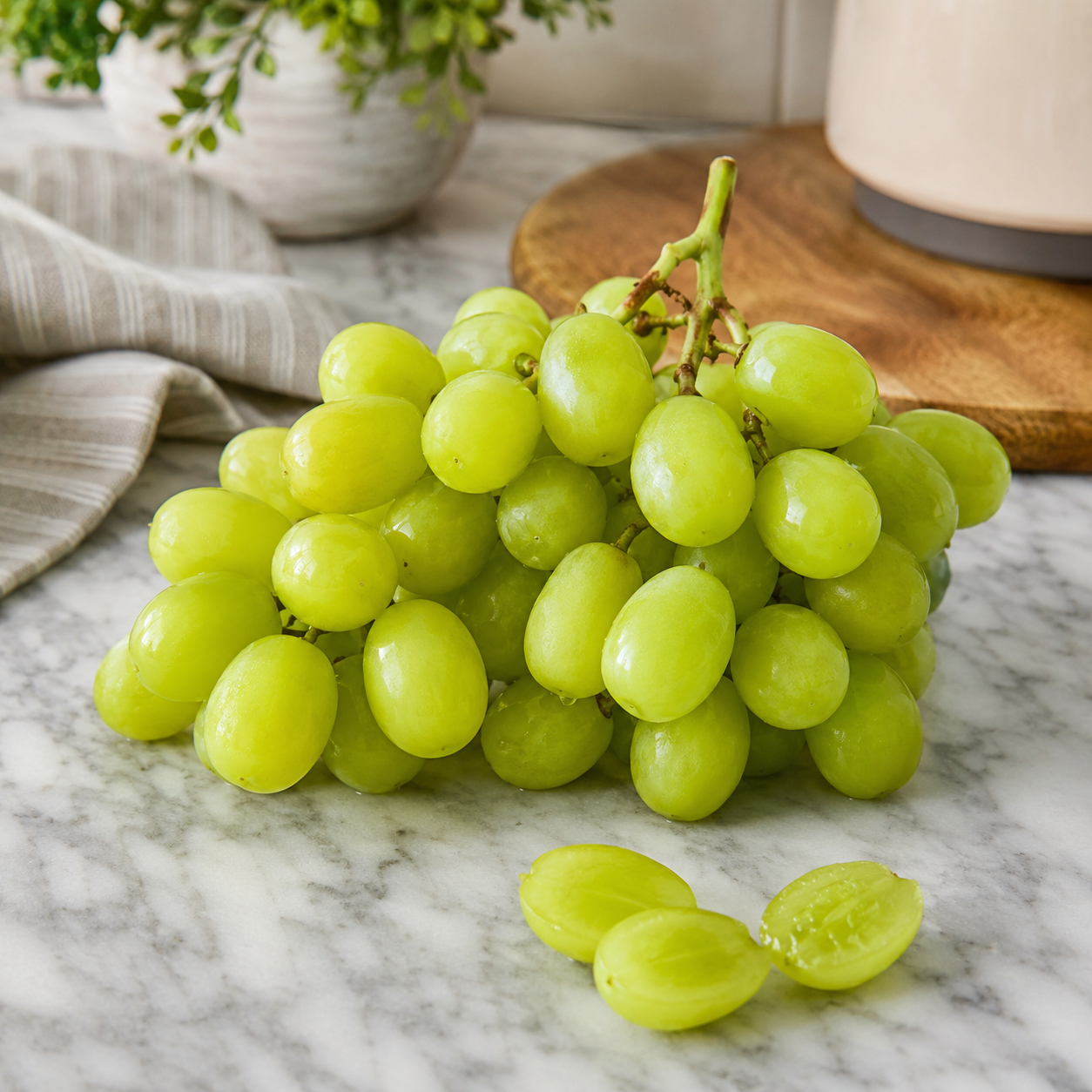 USA Air Chief grapes with pale green seedless berries