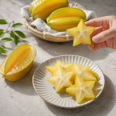 Averrhoa carambola also known as carambola and 杨桃