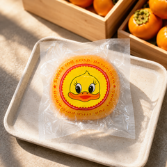 Crunchy persimmon from China with firm sliceable texture and honey-like sweetness