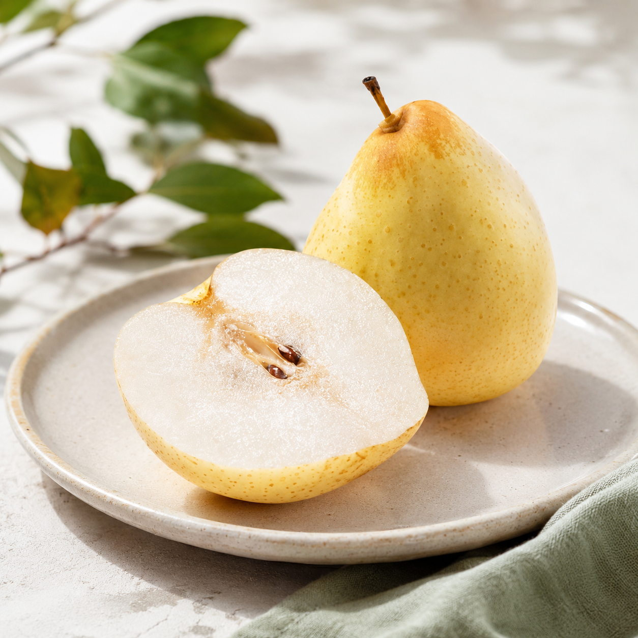 Duck pear Chinese yellow pear suitable for fresh eating and chilled fruit plates