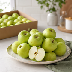 Green apple slices from Granny Smith apples served on a plate