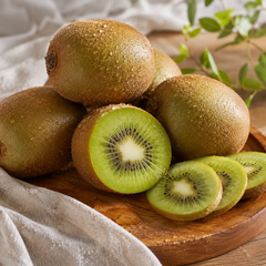 Green kiwi vs golden kiwi nutrition and fruit comparison