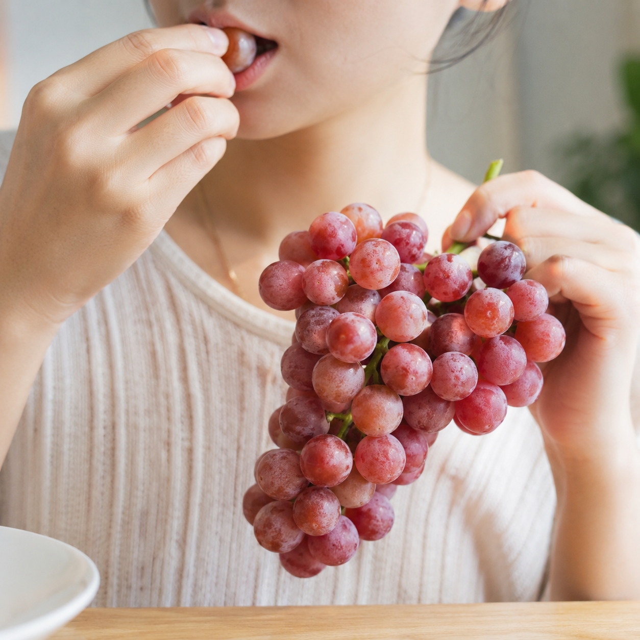 Imported red seedless grapes for fresh snacking