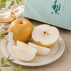 Japanese jumbo pear suitable for fresh eating, sharing and fruit gifting
