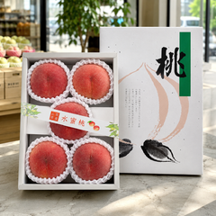 Japanese peaches from Yamanashi with soft juicy white peach flesh