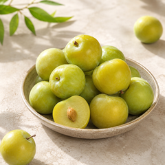 Reina Claudia green plum from Spain for fresh eating