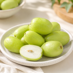 Winter jujube fresh fruit with apple-like crunchy texture