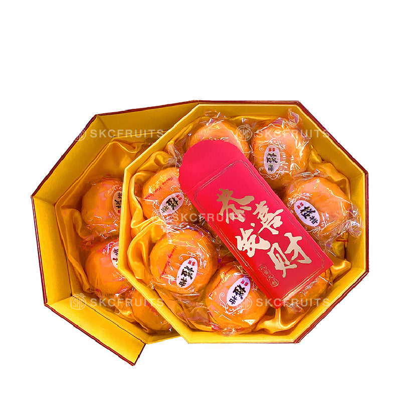 Close-up of 2 Tiers Octagon Gift Box Ponkan 吉祥如意 showing sweet juicy festive citrus flesh
