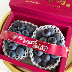 Japanese luxury fruits gift box with large Kyoho grapes