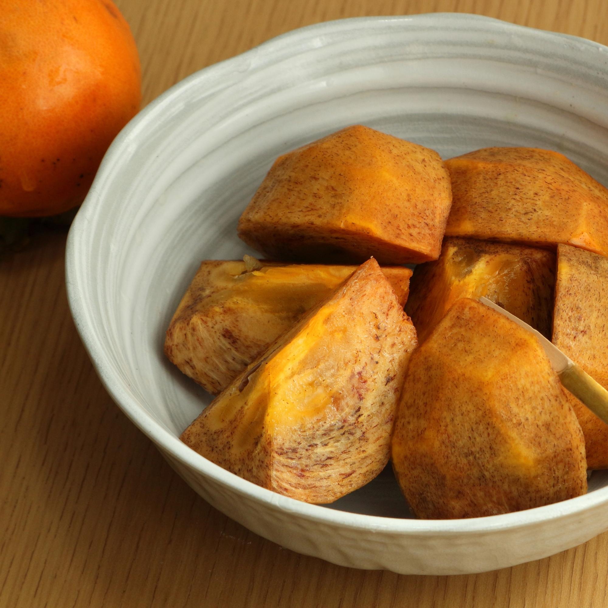 Kuroama persimmon 黒あま柿 with orange skin and black sesame-like flesh